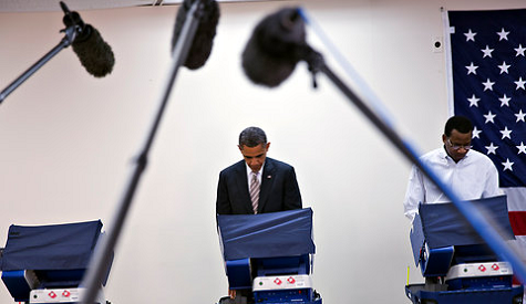 Obama leads by example to catch the early voter