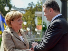 Poroshenko tells Merkel how Ukraine passes "tragic test"