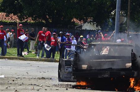 Rival presidential supporters clash in Venezuela