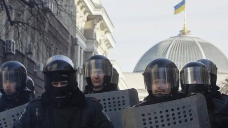 Ukraine: Further anti-government protests expected if vote of constitution change fails