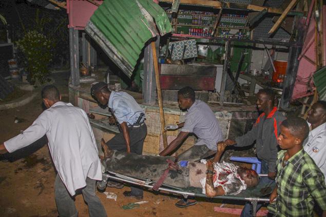  Suicide bombers kill 15 in Mogadishu