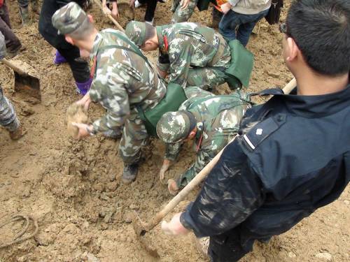 18 children killed in China landslide