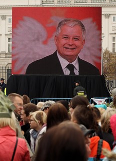 Burial row as grieving Poland eyes June election