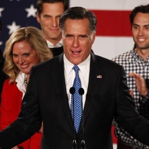 Iowa caucuses: Romney pips Santorum