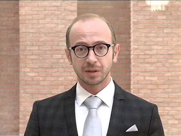 Davit Kintsurashvili  declares distrust to Theatre Director 