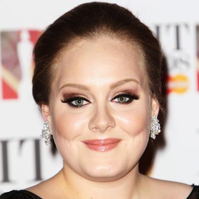 Adele album 21 returns to top of album chart