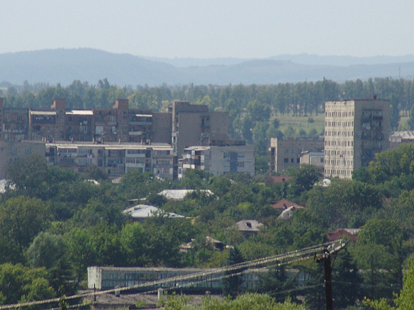 Puppet regime releases three hostages